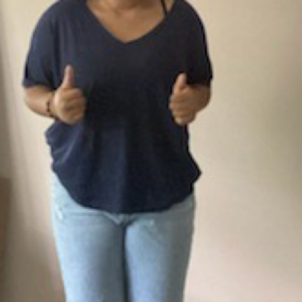 V-neck navy Boyfriend T-shirt.